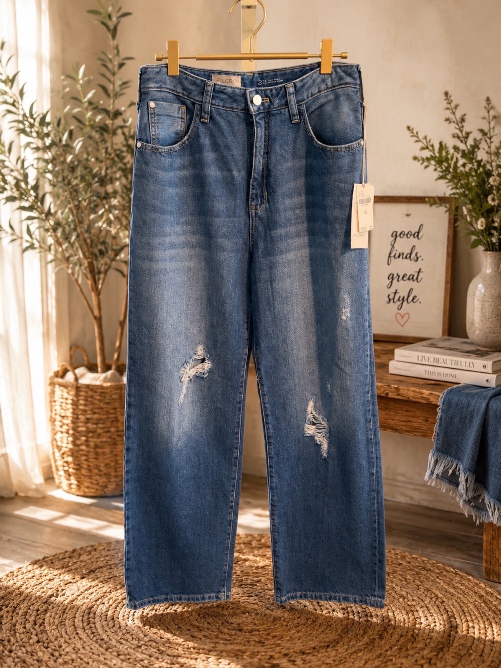 Pilcro Straight-Leg Distressed Blue Jeans / waist 15’  Length 30’ —NWT
